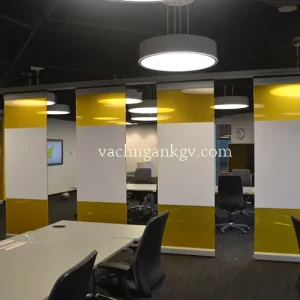 Vách di động kính màu