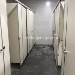 Vách ngăn phòng vệ sinh 2 tông màu sáng